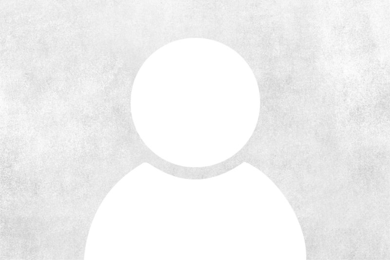 Eine schlichte grau-weiße Silhouette einer Person vor einem strukturierten, hellgrauen Hintergrund, die häufig als Standard-Profilbild oder Platzhalter für einen Avatar verwendet wird.