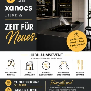 Moderne Küche mit schwarzen Schränken und goldenen Akzenten. Der Text lautet: „5 Jahre xanocs Leipzig – Zeit für Neues“ und wirbt für eine Jubiläumsveranstaltung bei xanocs Leipzig mit Live-Kochvorführungen, einer Ausstellung, Musik und vielem mehr, die am 21. Oktober 2026 stattfindet.