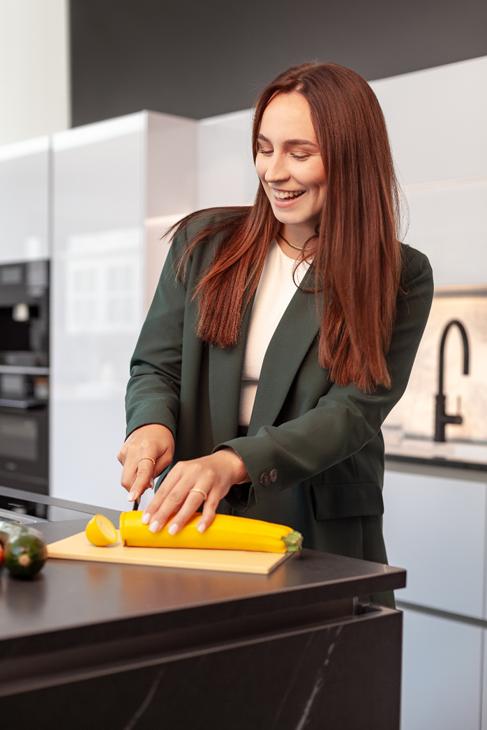 Carolin Möbius beim kochen